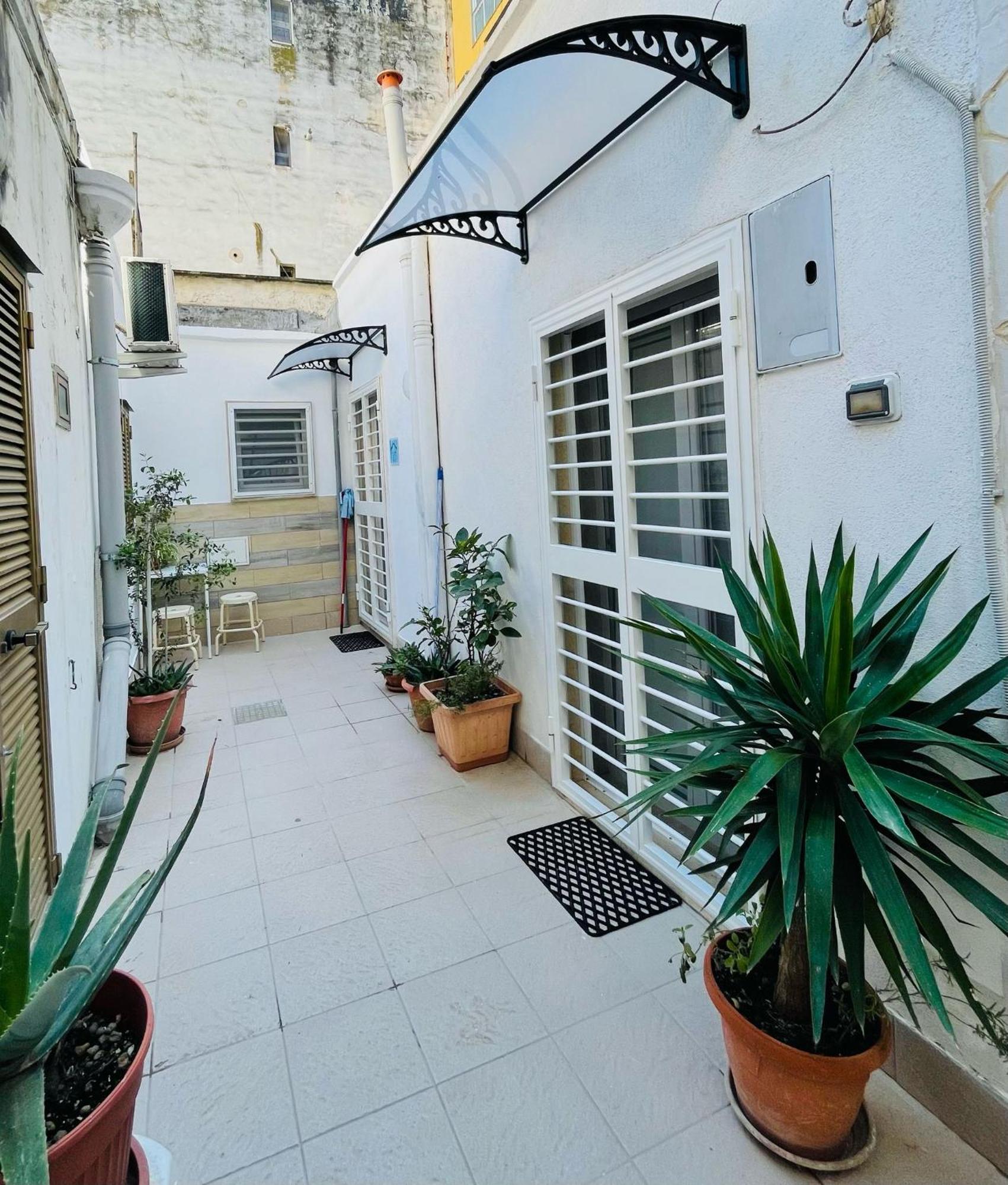 La Cattaro Villa Bari Exterior photo